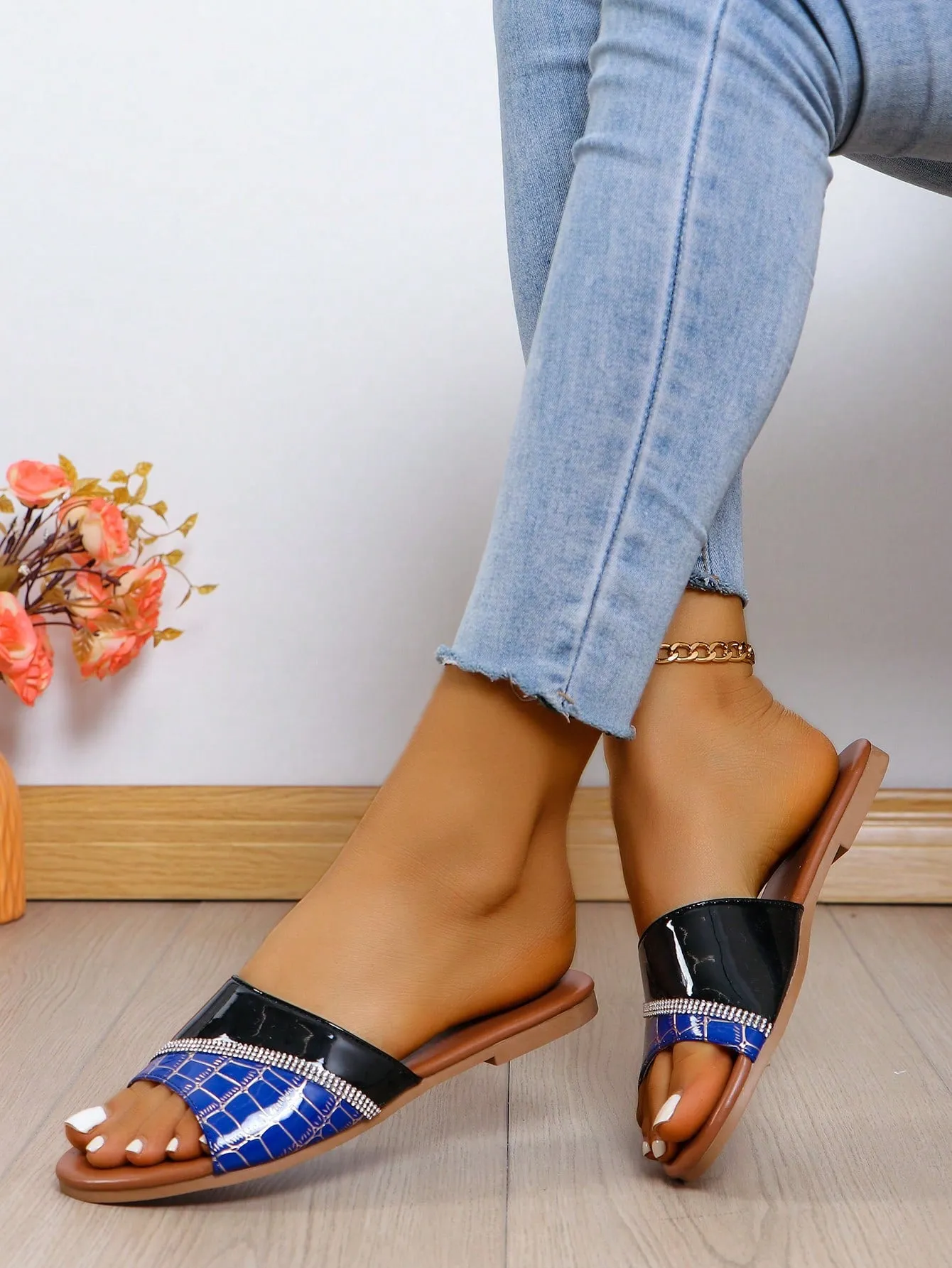 2024 New Arrival: Women's Color Block Comfort Slippers - Ideal for Indoor, Outdoor, and Travel