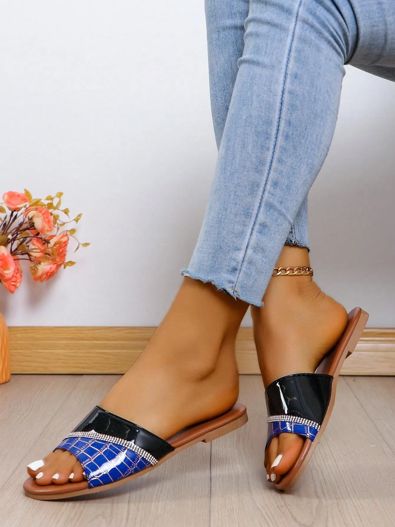 2024 New Arrival: Women's Color Block Comfort Slippers - Ideal for Indoor, Outdoor, and Travel